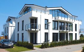 Apartment House Calmsailing, Boergerende